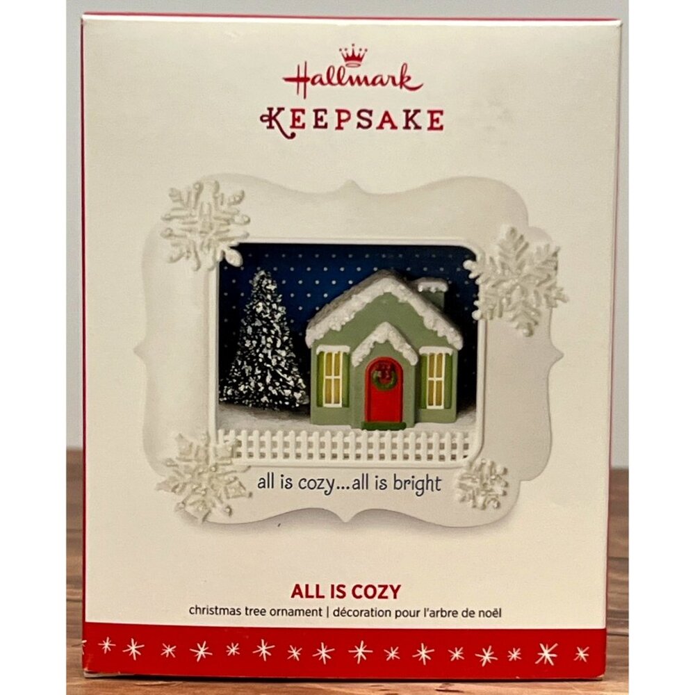 2016 HALLMARK KEEPSAKE ORNAMENT QG01521 ALL IS COZY HOUSE LIGHT UP
